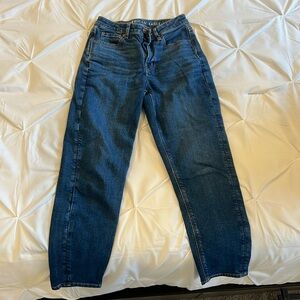 American Eagle stretch jeans - dark wash mom jean, size 0 short